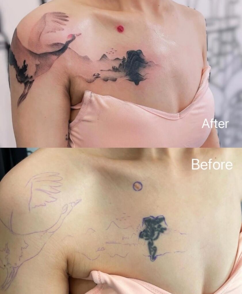 Een voor-en-na compositie van een cover-up tattoo op de schouder en borst. De oude tattoo van een donker figuurtje is vakkundig weggewerkt in een verfijnd oosters landschap met bergen, vogels en een rode zon. Op de schouder prijkt een grote kraanvogel met gespreide vleugels. Werk van Yifei (Herz Tattoo) op de Sint-Niklaas Tattoo Expo.